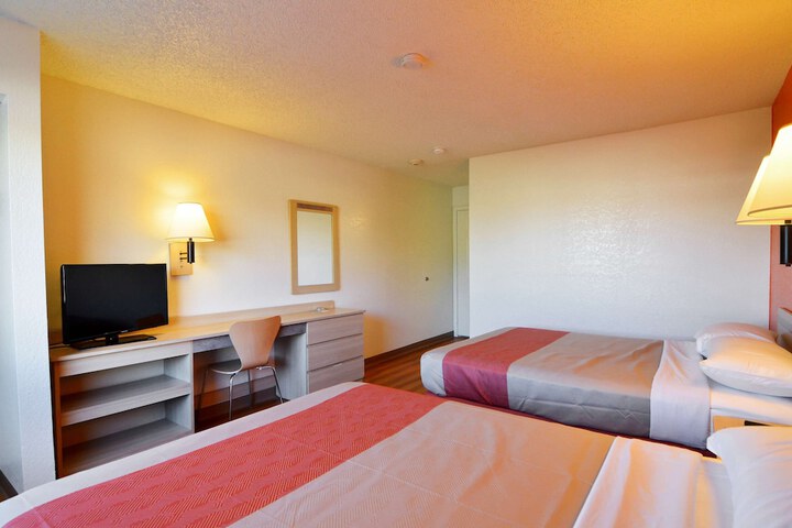 Room 26 of 34