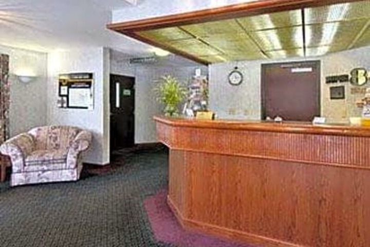 Super 8 by Wyndham Gresham / Portland Area OR