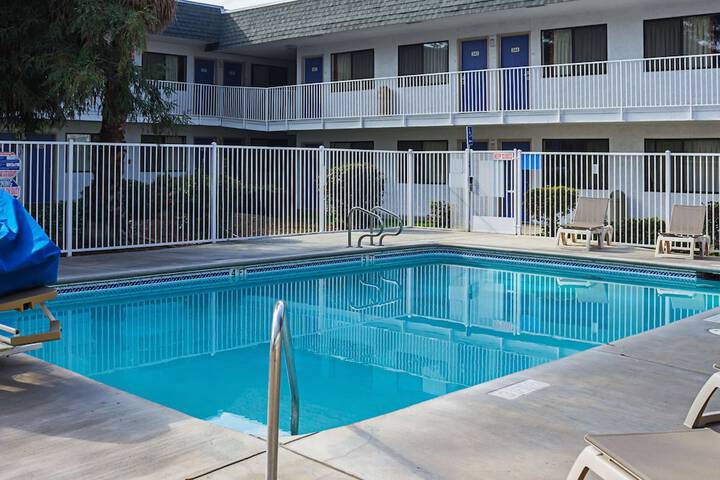 Pool 14 of 35