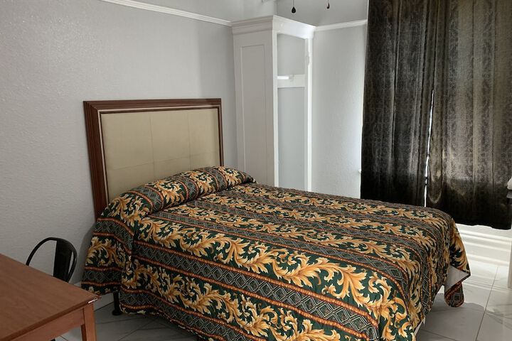 Room 27 of 38