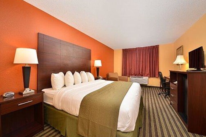 Quality Inn & Suites Grinnell near University