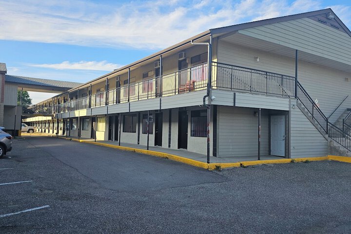 Camelot Court Motel