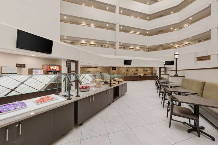 Embassy Suites by Hilton Milwaukee Brookfield