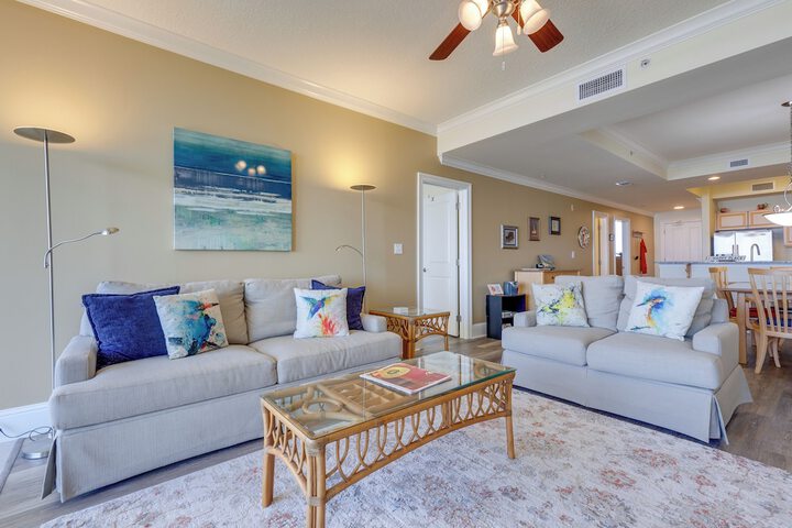 Beachfront Dauphin Island Condo w / 2 Pools & Sauna