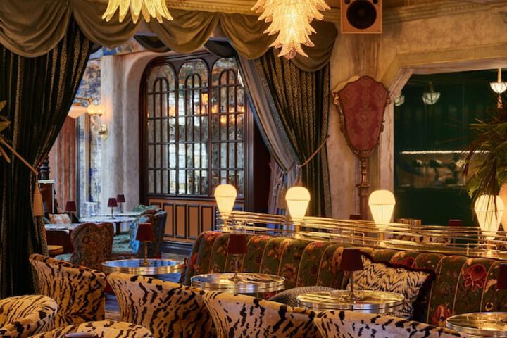 Lafayette Hotel & Club