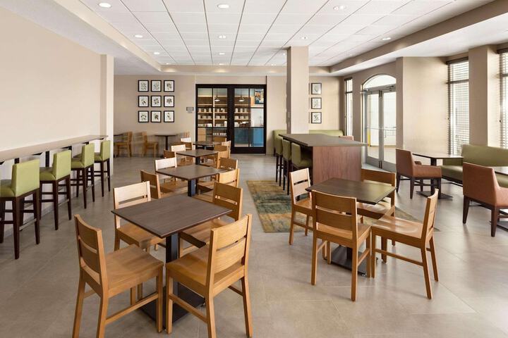 Country Inn & Suites by Radisson Port Canaveral, FL