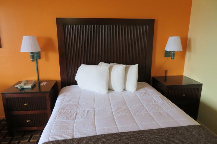 Room 16 of 28