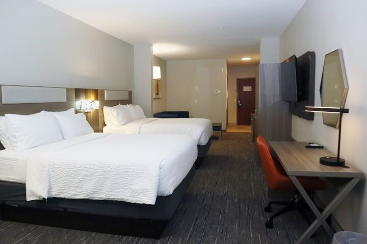 Room 9 of 32