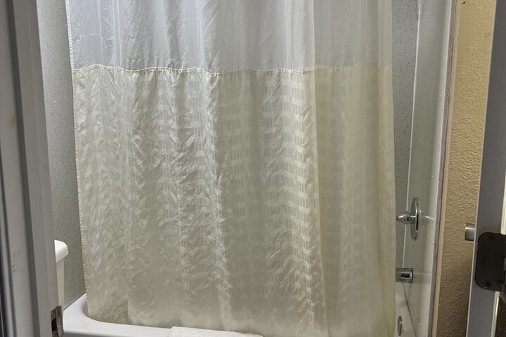 Room 6 of 10