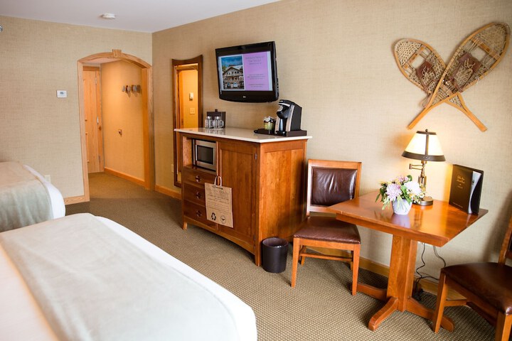 Golden Arrow Lakeside Resort