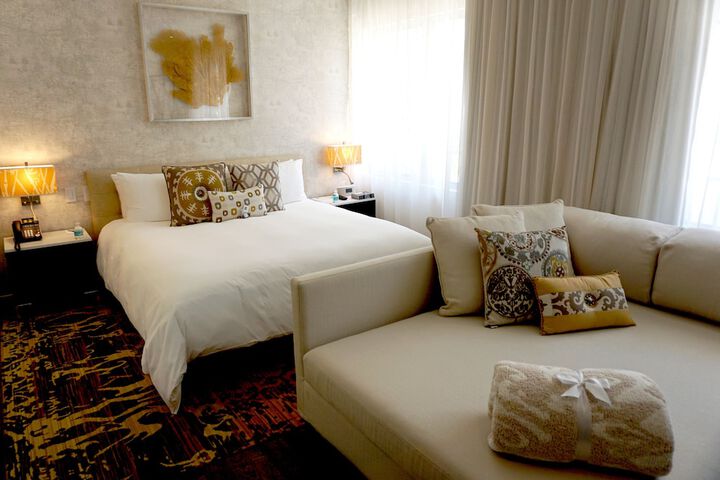 Room 20 of 136