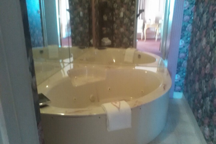 Hot Tub 38 of 42