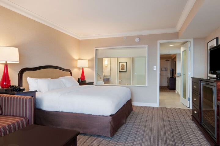 Room 13 of 70