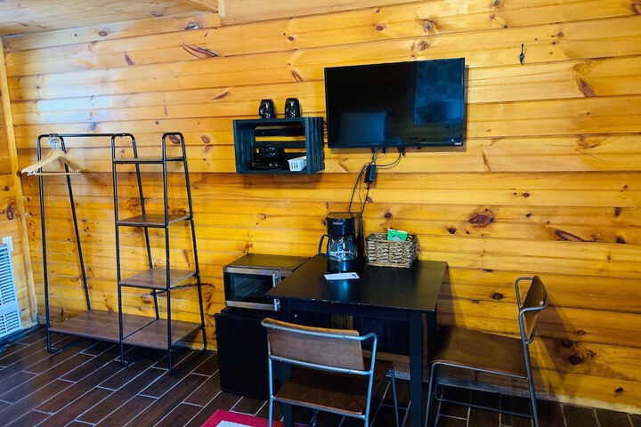 Pine Crest Motel & Cabins