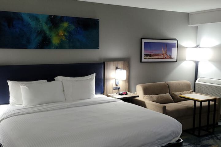 Room 51 of 80