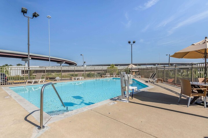 Pool 6 of 60