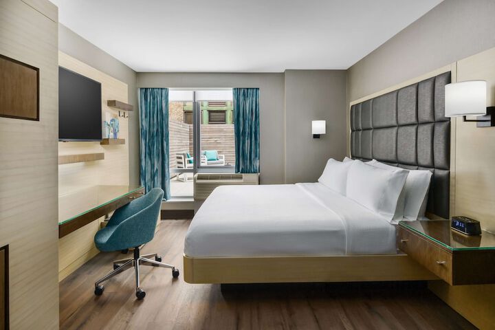 Room 9 of 37