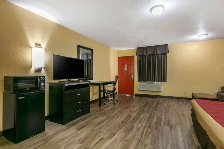 Room 9 of 27