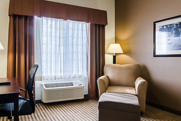 Comfort Inn & Suites Lawrence - University Area