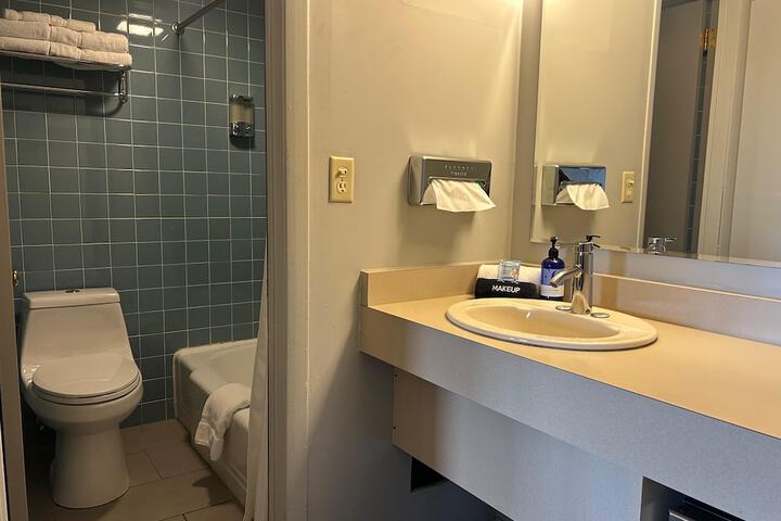 Harbor Inn Self Check-in Hotel