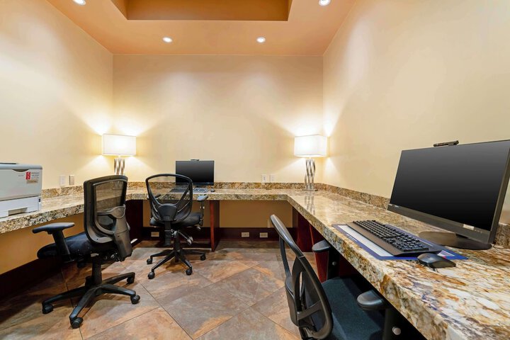Business Center 66 of 66