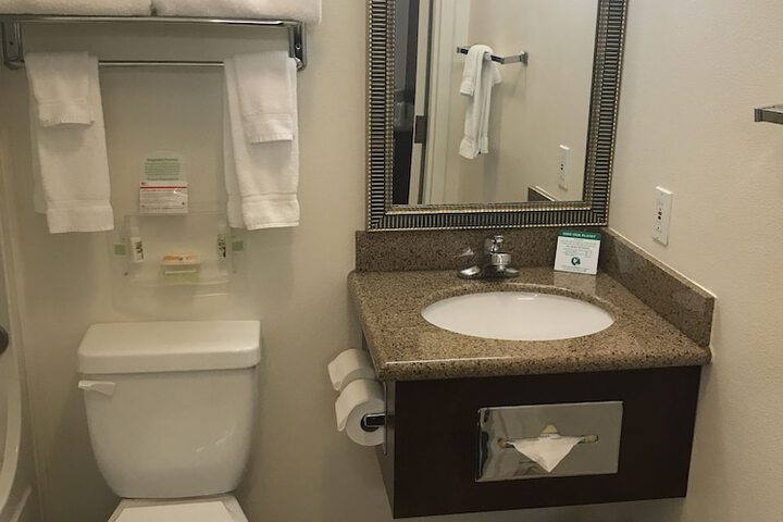 Room 34 of 47