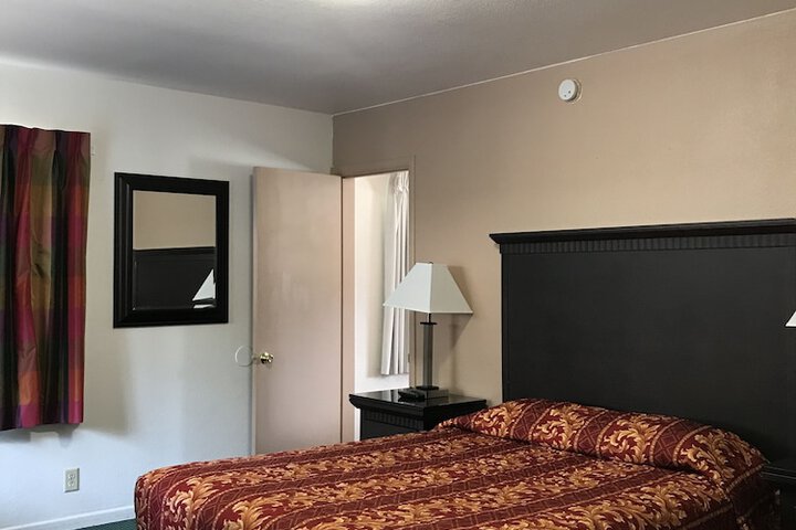 Room 12 of 25