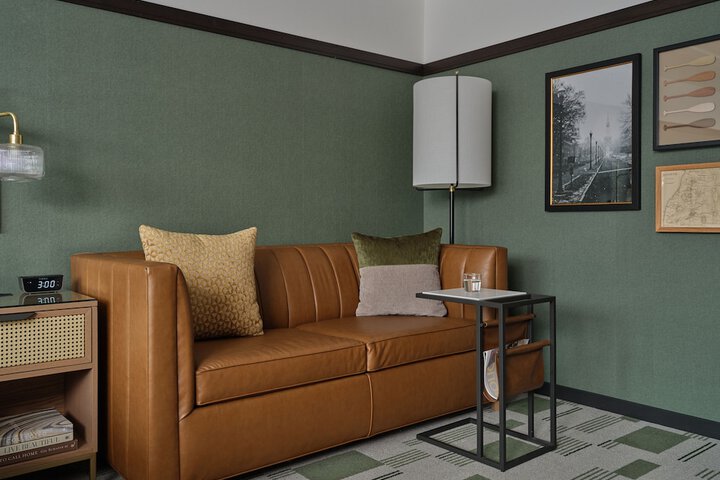 Room 30 of 47