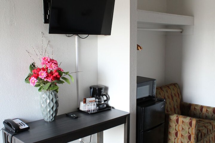 Room 17 of 32