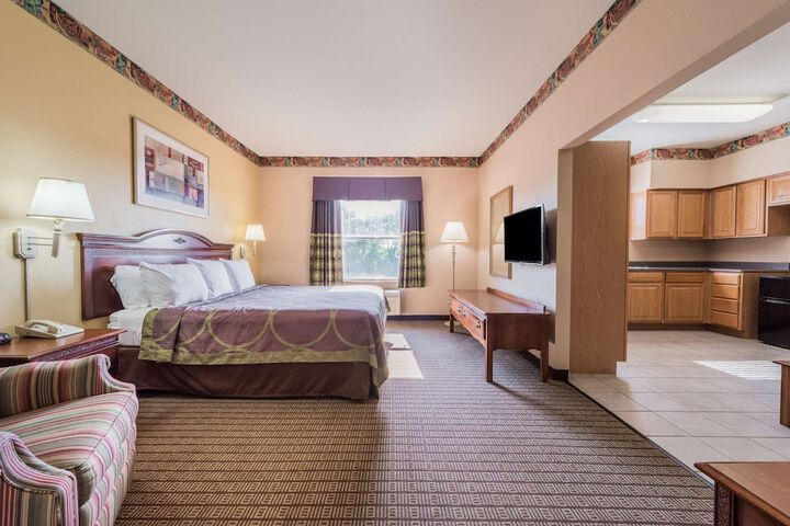 Room 7 of 18