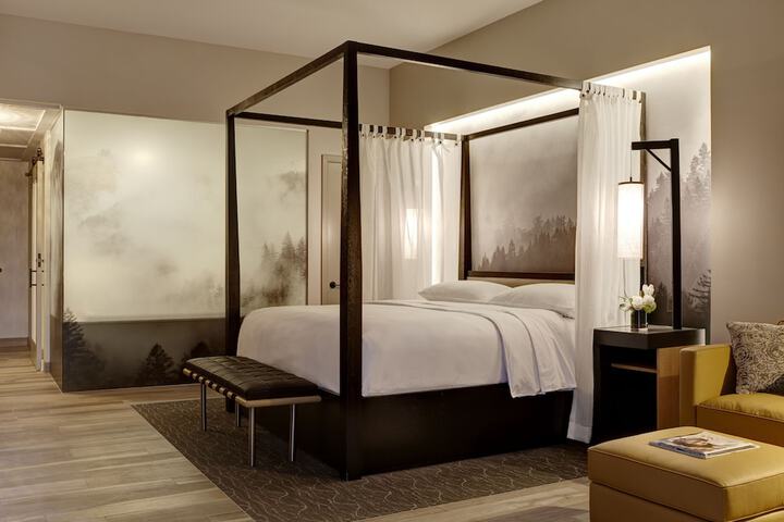 Room 33 of 81