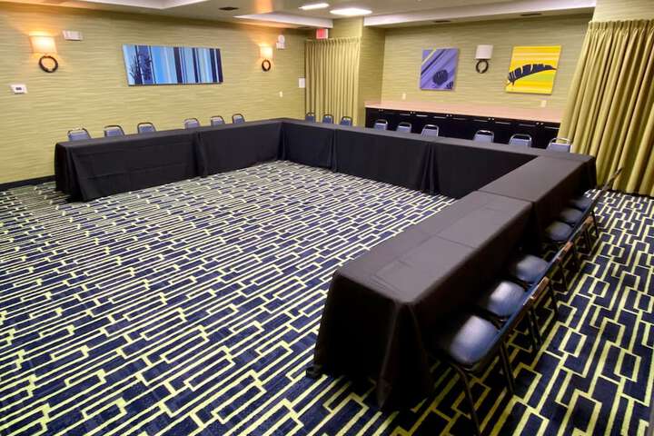 Holiday Inn Express Suites Plant City by IHG