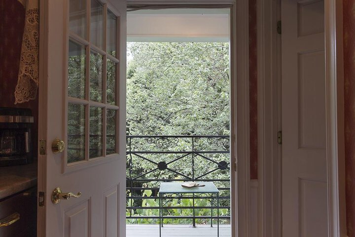 MELANGE BED AND BREAKFAST