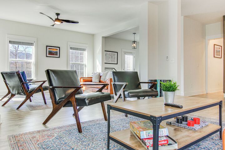 Family Holiday Retreat! Mtn-view Blue Ridge Home