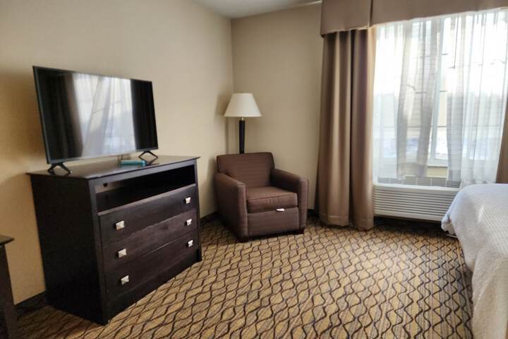 Holiday Inn Express Hotel & Suites Cadillac by IHG