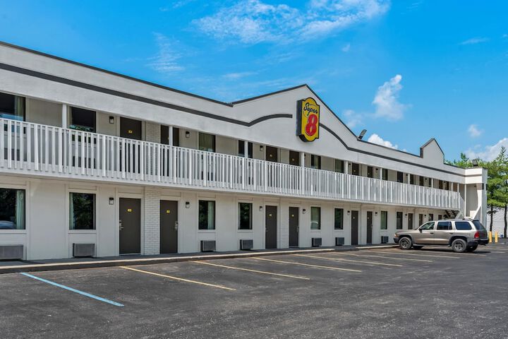 Super 8 by Wyndham Brownsburg