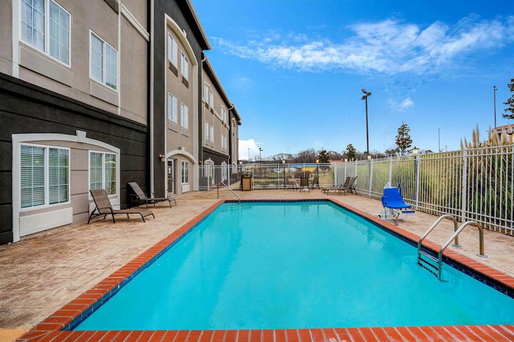 Pool 4 of 33