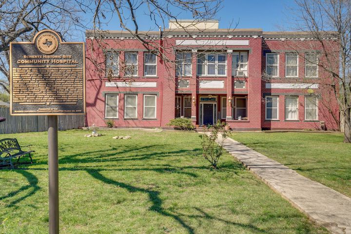 Downtown Schertz Vacation Rental Near Restaurants!