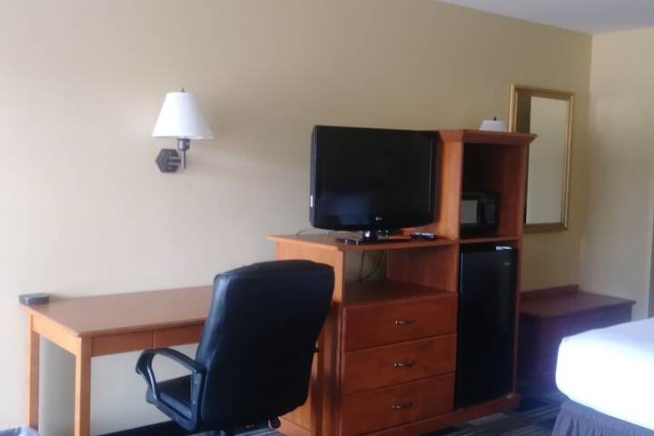 Oakridge Inn & Suites
