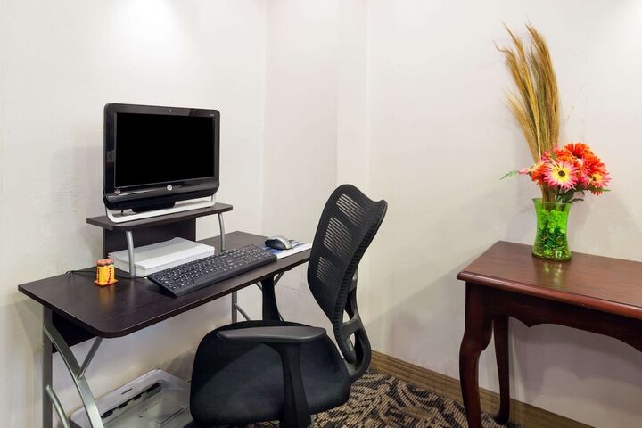 Business Center 38 of 39