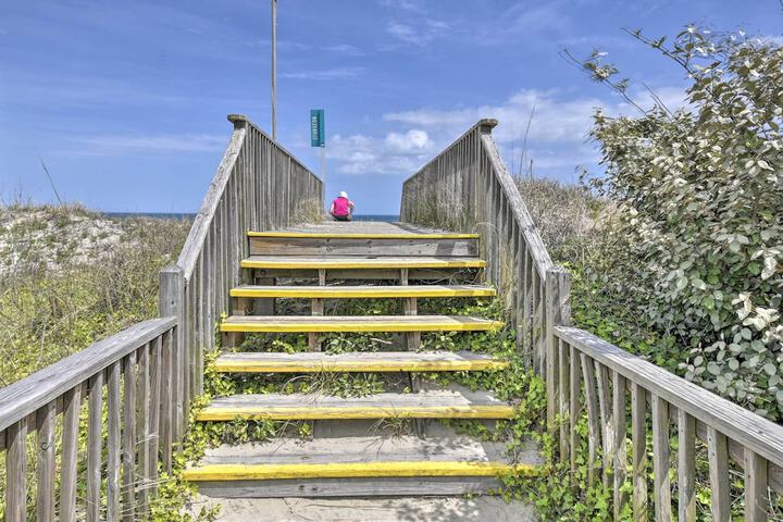 Home w / Deck in Corolla Light: Walk to Beach!