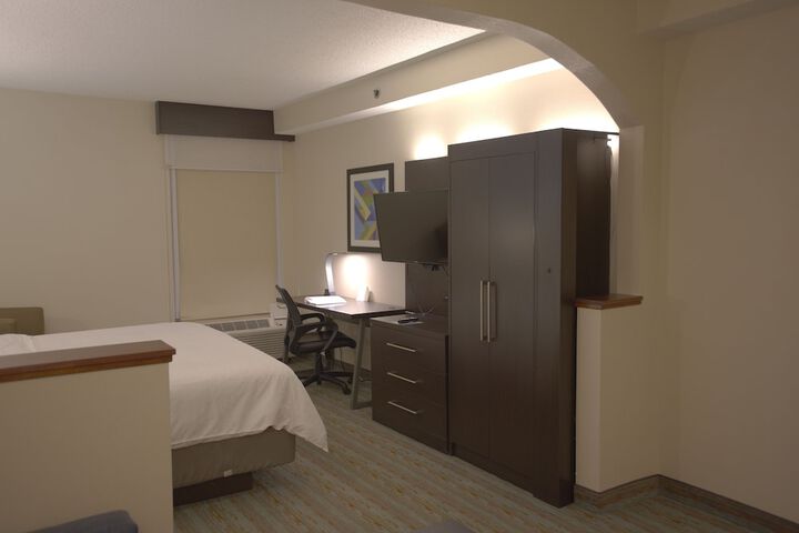Room 11 of 31