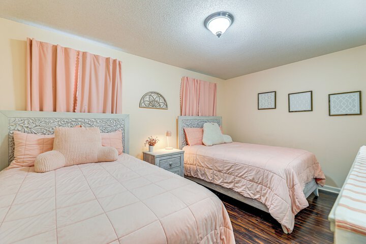 N Topsail Beach Oceanfront Condo w / Pool!