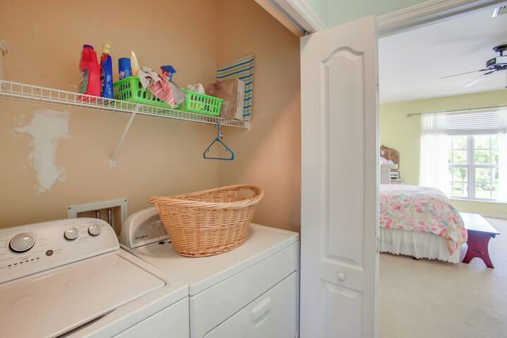 3 Mi to Dtwn Fort Myers: Condo w / Pool & Hot Tub