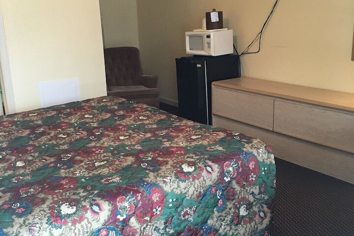 Room 6 of 9