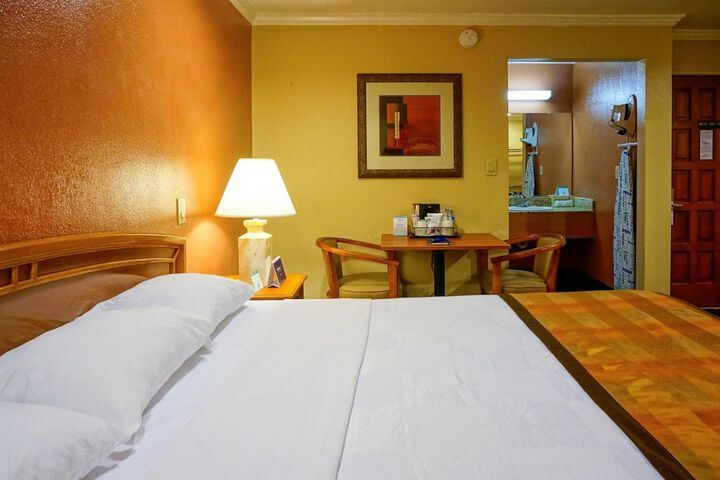 Room 25 of 49