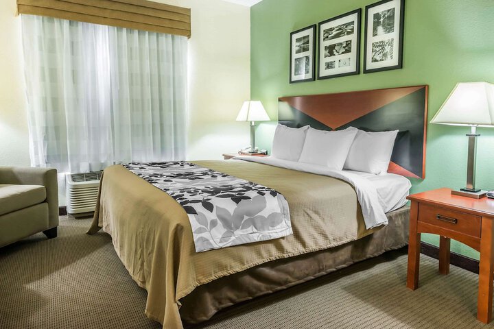 Room 26 of 38