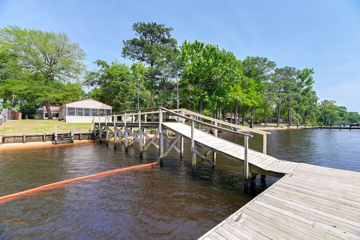 Riverfront Edenton Condo w / Porch & Water Views!