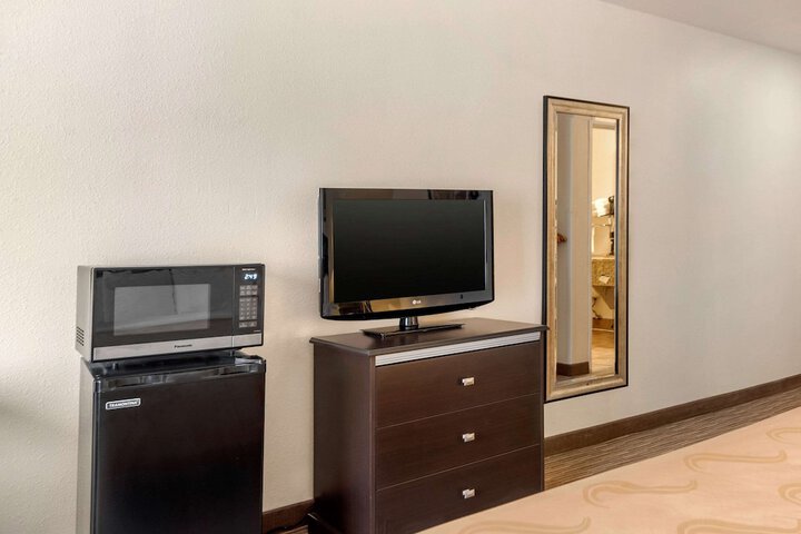 Room 17 of 46