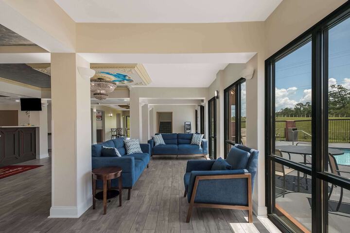 Econo Lodge Inn & Suites Diamondhead